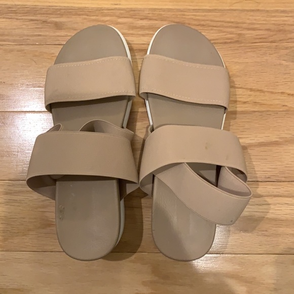 Sandals - Picture 2 of 3
